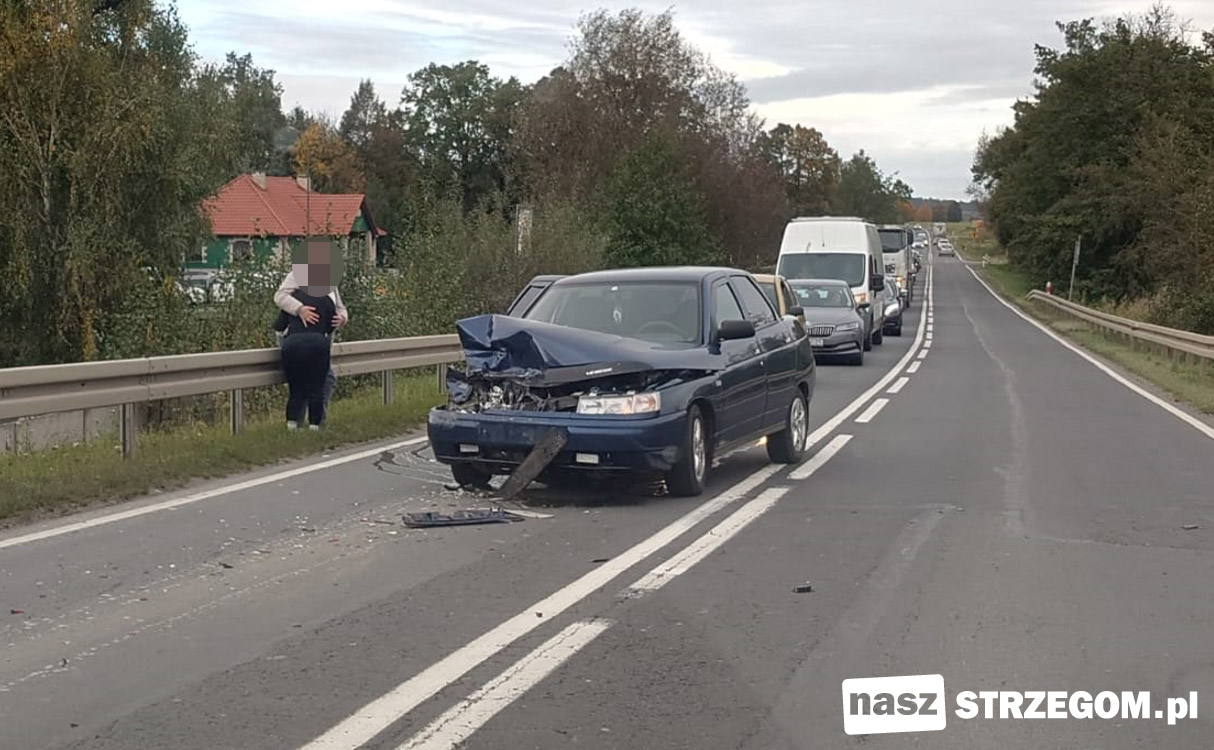 Zderzenie dwóch osobówek na krajowej „piątce” w Strzegomiu [FOTO] 